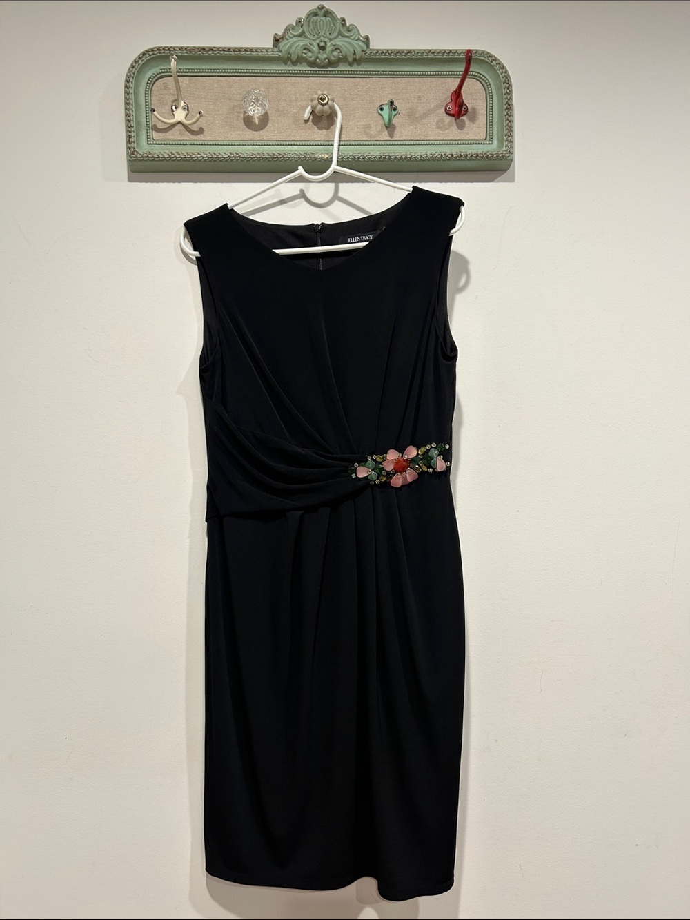 Ellen Tracy Black Sleeveless Sheath Dress Floral Beading embellishment 10 womens